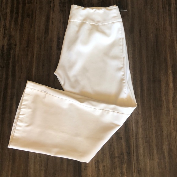 Plus size white pants - Picture 5 of 10